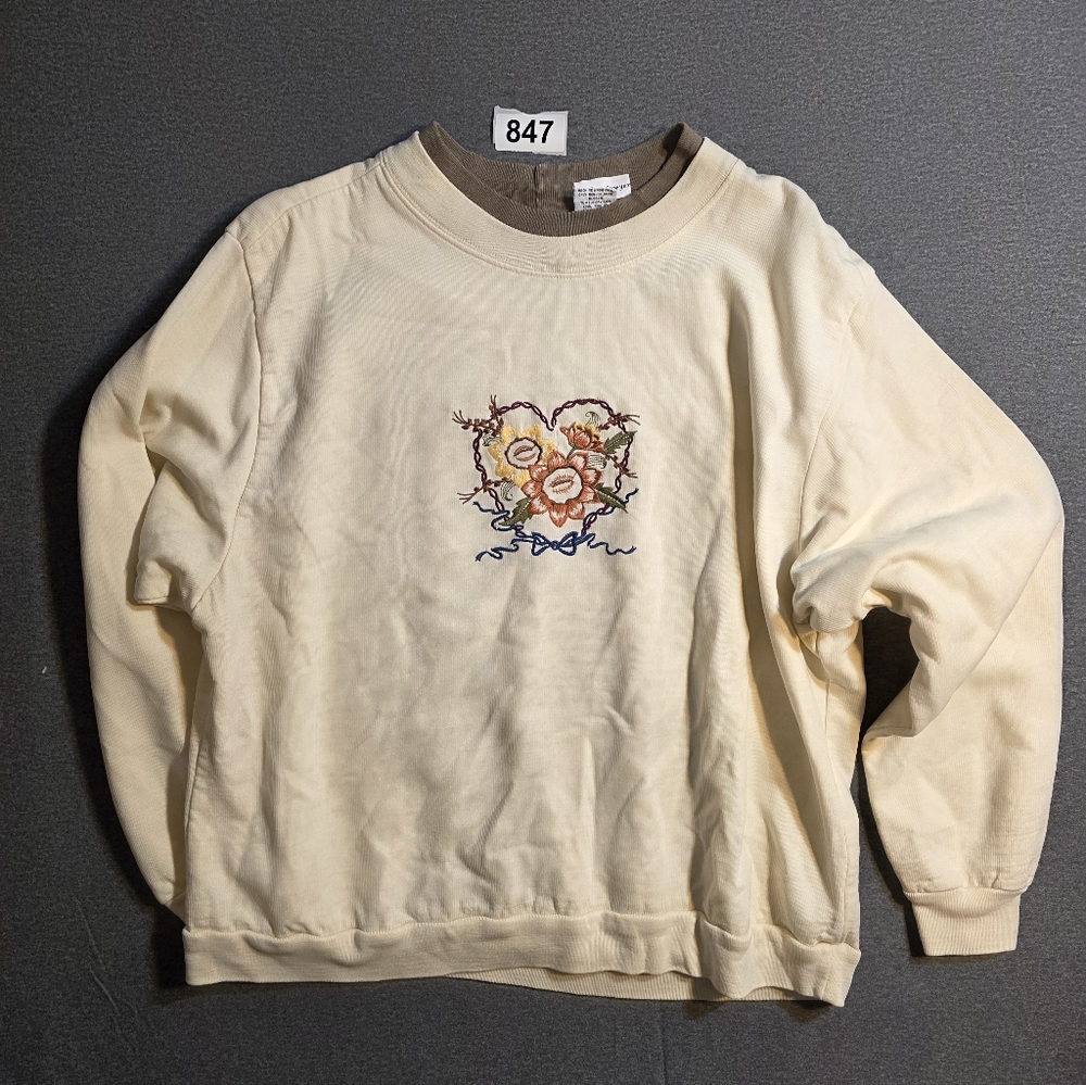 Darlene Lawyer 2xl 100% Acrylic Floral Embroidered Cream Sweatshirt 90s Retro